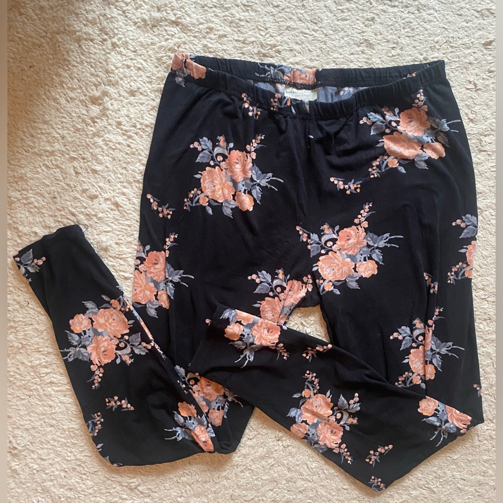 5/$20 Bobbie brooks floral leggings